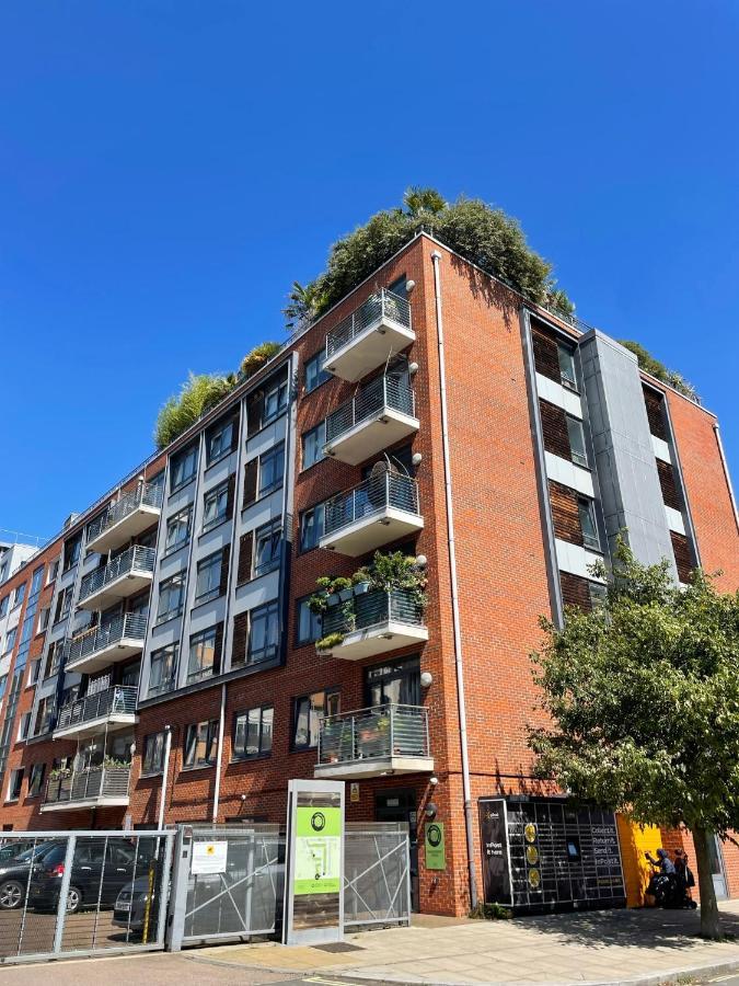 Cosy 1 Bedroom Apartment With Balcony Near Chiswick London Eksteriør billede