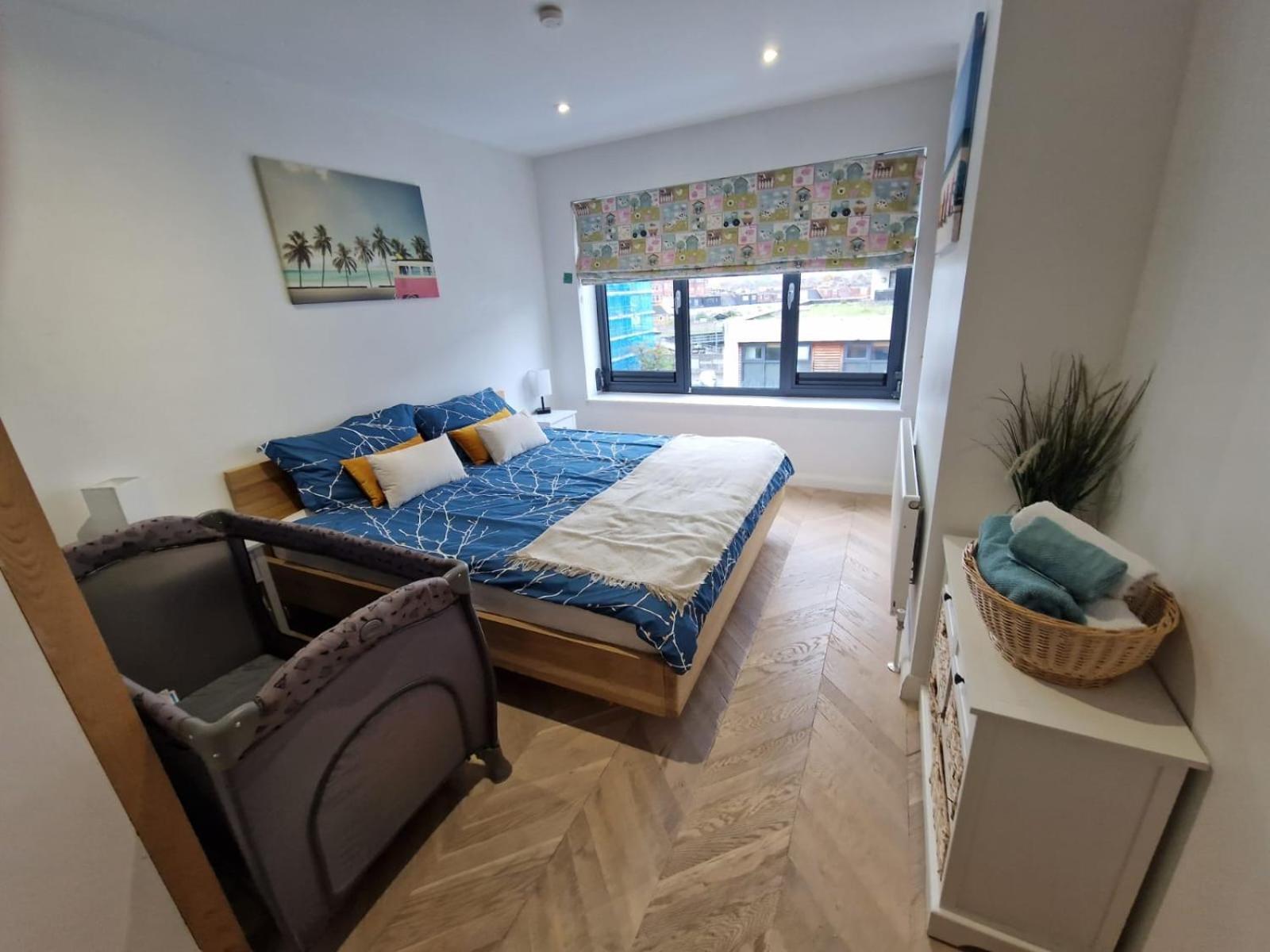 Cosy 1 Bedroom Apartment With Balcony Near Chiswick London Eksteriør billede