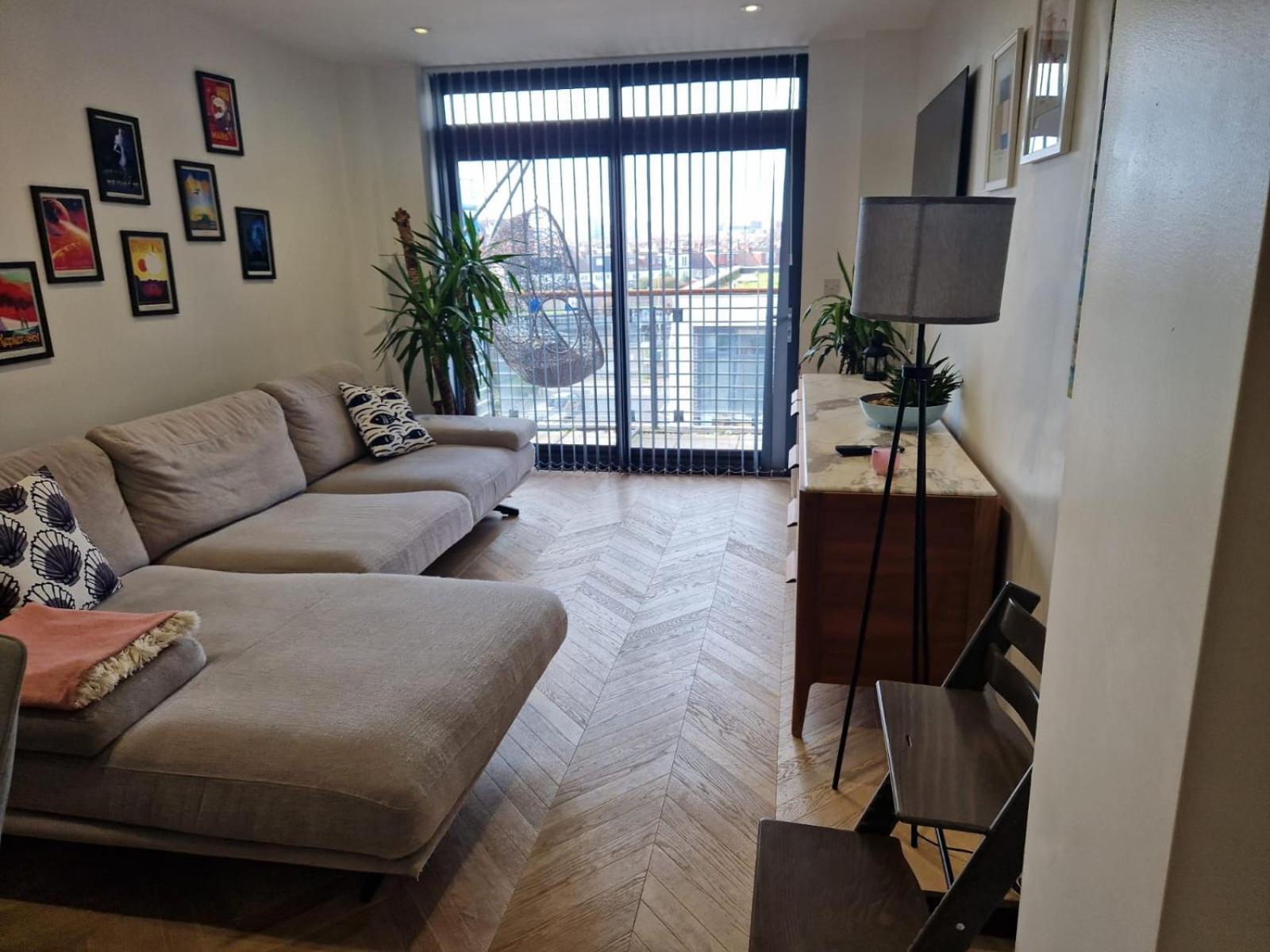 Cosy 1 Bedroom Apartment With Balcony Near Chiswick London Eksteriør billede